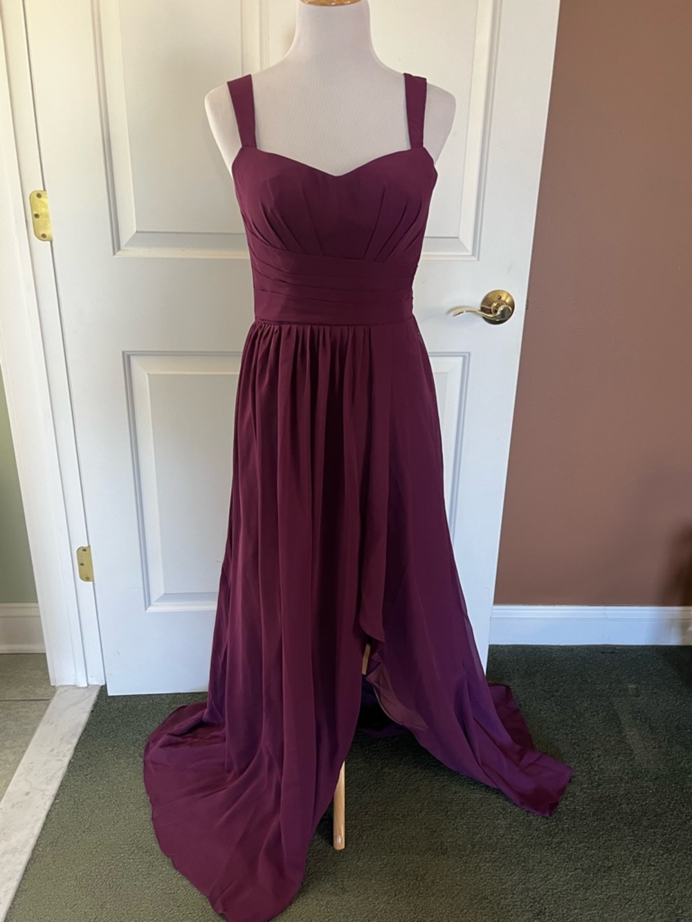 Sleeveless Sweetheart Chiffon Maxi Dress in Plum